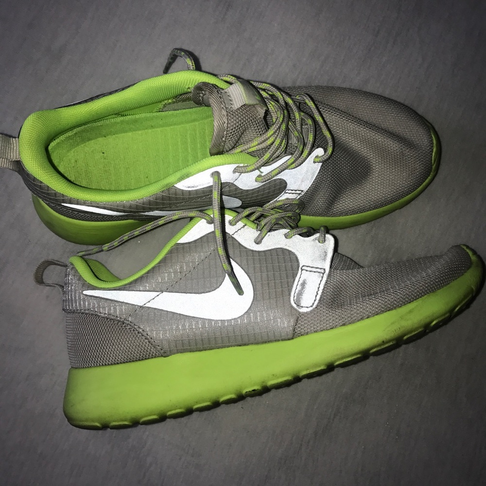 Nike Roshe Sneakers